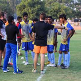 El equipo de la academia de la Fundación Vicente Ferrer, durante un partido. ROBERTO RODRÍGUEZ / FVF