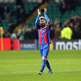 Messi aplaude a los hinchas del Barcelona en el último encuentro de Champions ante el Celtic. /EFE