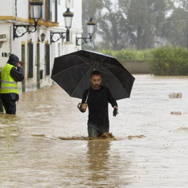 Imagen del temporal en Málaga este domingo / EFE