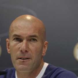El entrenador del Real Madrid, Zinedine Zidane, durante la rueda de prensa previa al Clásico. /EFE