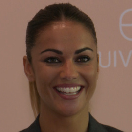 Lara Álvarez sonríe cuando le preguntan por Andrés Velencoso