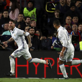 Ramos celebra su gol al Barcelona. EFE/Alberto Estévez