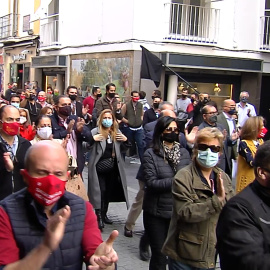 Hosteleros llenan las calles al grito de 'Sin ayudas, nos arruinan'
