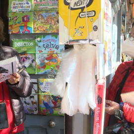 Rosa Montero ejerce de librera por el Día de las Librerías