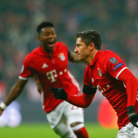 Lewandowski celebra su gol al Atlético. REUTERS/Michaela Rehle