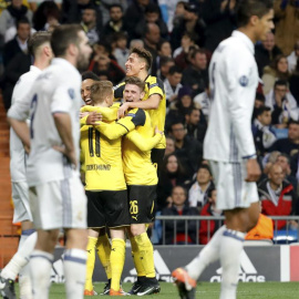 Los jugadores del Borussia celebran el segundo gol al Madrid. EFE/JuanJo Martín