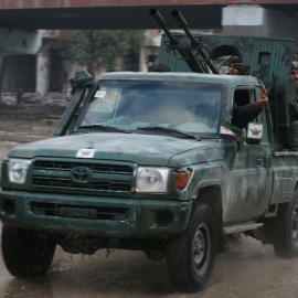 Combatientes rebeldes en el este de Alepo. - REUTERS