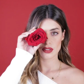 Dulceida se alía con MAC y saca su propio pintalabios rojo