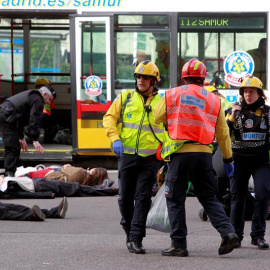 Personal del Samur durante un simulacro de emergencia en Madrid.- EFE