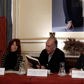 Joan Margarit recita uno de sus poemas en la presentación de su antología