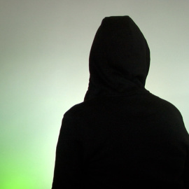 La lucha de centenares de familias españolas contra la 'criptosecta' IM Academy