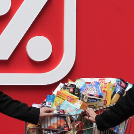 A la derecha, Ana María Llopis en una imagen de archivo.