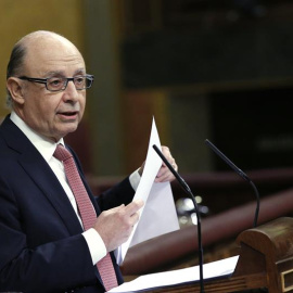 El ministro de Hacienda, Cristóbal Montoro, durante su intervención en el Congreso.- EFE/Zipi