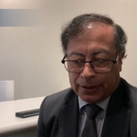 Petro habla en Davos de la renovación del alto el fuego en Colombia