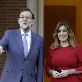 El presidente del Gobierno en funciones, Mariano Rajoy, y la presidenta andaluza, Susana Díaz, durante uno de sus encuentros institucionales en La Moncloa..-EFE