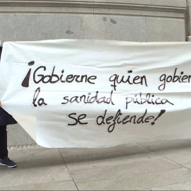 Asociaciones vecinales crean una cadena de pancartas por la sanidad pública