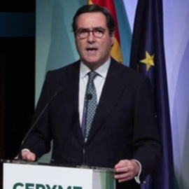 Las patronales subrayan su defensa de la Corona y de la igualdad ante la ley de españoles