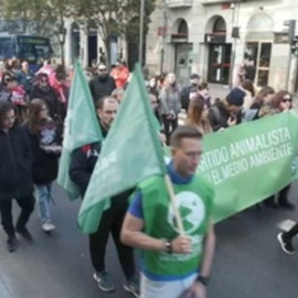 Trescientas personas se manifiestan en Castilla y León contra la caza