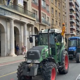Tractores toman las calles de Logroño