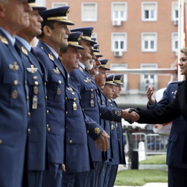 La ministra de Defensa, María Dolores de Cospedal, a su llegada al Cuartel General del Ejército del Aire, momentos antes de presidir hoy la reunión del Consejo Superior del Ejército del Aire. EFE/Sergio Barrenechea
