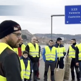 Agricultores cortan la autovía A-23 en Teruel