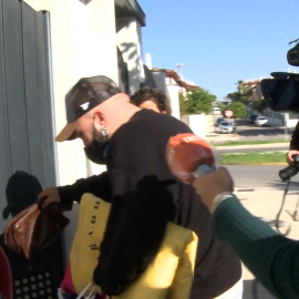 Kiko Rivera reaparece con el capote que le regaló su tío Riverita