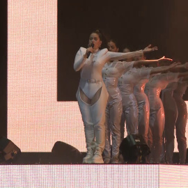 Carlos Saura ofrece a Rosalía rodar una película sobre flamenco