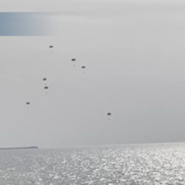 Un avión jordano lanza ayuda humanitaria al sur de la Franja de Gaza