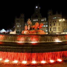 Madrid apaga la iluminación de Cibeles y Correos por la "terrible" situación de Alepo. EFE