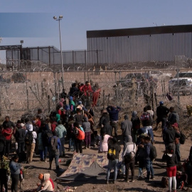 Denuncian agresiones con balas de goma de Policía texana a migrantes en frontera de México