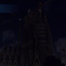 La Sagrada Familia se apaga en Barcelona para sumarse a la Hora del Planeta