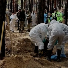 440 tumbas en Izium: continúan las exhumaciones de los cuerpos de la fosa común