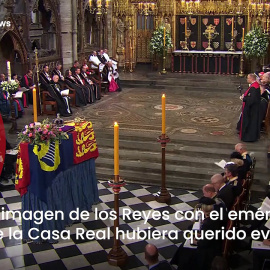 La imagen de los reyes con el emérito que la Casa Real hubiera querido evitar