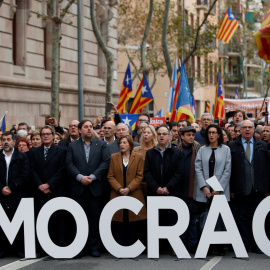 Concentración de apoyo a Carme Forcadell, a las puerta del Parlament, este viernes. REUTERS/Albert Gea