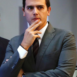 El presidente de de Ciudadanos, Albert Rivera, momentos antes de participar hoy en un desayuno informativo del Foro Next IBS en Madrid. EFE/Sergio Barrenechea