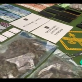 Nueve detenidos y desmantelados dos clanes de tráfico de drogas en Villanueva del Fresno (Badajoz)