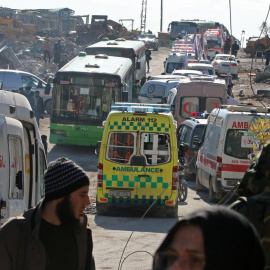 Ambulancias y autobuses evacuan a civiles y rebeldes de la parte este de Alepo, Siria. / REUTERS