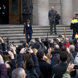La presidenta del Parlament, Carme Forcadell, a su salida del Tribunal Superior de Justicia de Catalunya, tras declarar como investigada por desobedecer al Tribunal Constitucional. EFE/Quique García