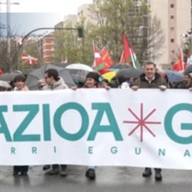 EH Bildu reivindica la nación vasca en una manifestación por las calles de Pamplona