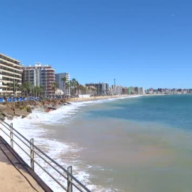 El temporal que ha afectado estos últimos días al mar deja su huella en la costa gerundense
