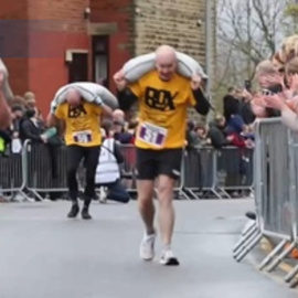 Celebran el campeonato mundial anual de transporte de carbón en R. Unido