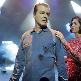 Jesús Cisneros (Primo de Rivera) e Irene Mingorance (Elizabeth Asquith), en 'Mi princesa roja'.