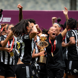 El fútbol brasileño protesta por la vuelta del entrenador Kleiton Lima, denunciado por acoso sexual