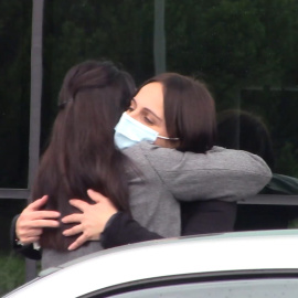 Irene Rosales sale del tanatorio completamente destrozada