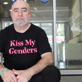 "Salgas del armario o te quedes dentro, siempre estás cumpliendo su ley"