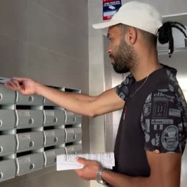 Los repartidores de Valencia se suman a la campaña contra los pisos turísticos