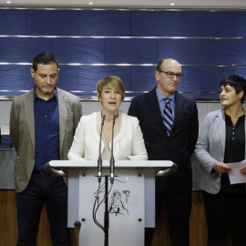 Lourdes Ciuró (PDeCAT), acompañada de representantes de ERC, En Comú Podem, PNV y Bildu. / KIKO HUESCA (EFE)