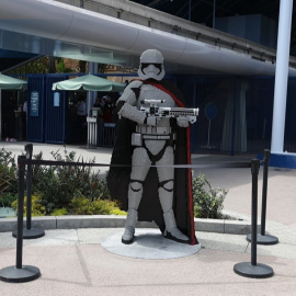 Los trabajadores de los personajes de Disneyland en el parque de California votan a favor de la sindicalización