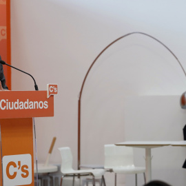 El presidente de Ciudadanos, Albert Rivera, durante la rueda de prensa que ofreció tras la reunión de la ejecutiva nacional de Ciudadanos.EFE/Ballesteros