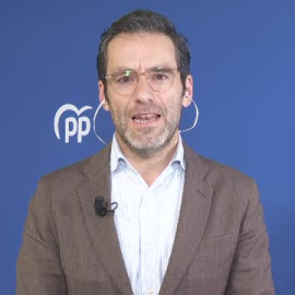 El PP "absolutamente de acuerdo y alineado" con Ayuso en su discurso sobre los migrantes